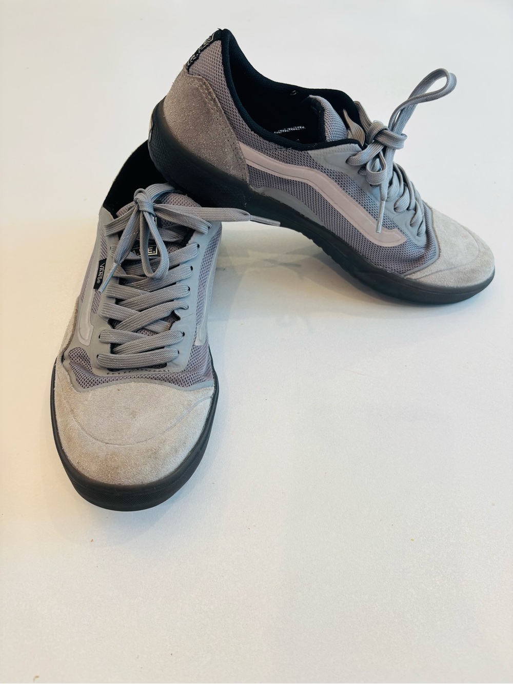 Vans Ave Pro Men's Light Gray and Black Low-Top Sneakers size 8.5